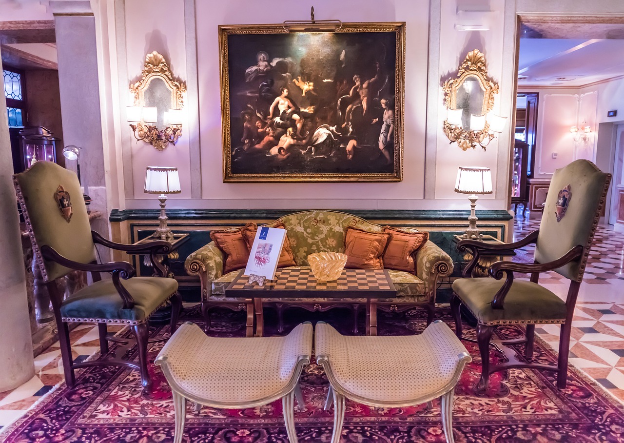 Knoxville offers sophisticated luxury stays with refined amenities for discerning travelers.