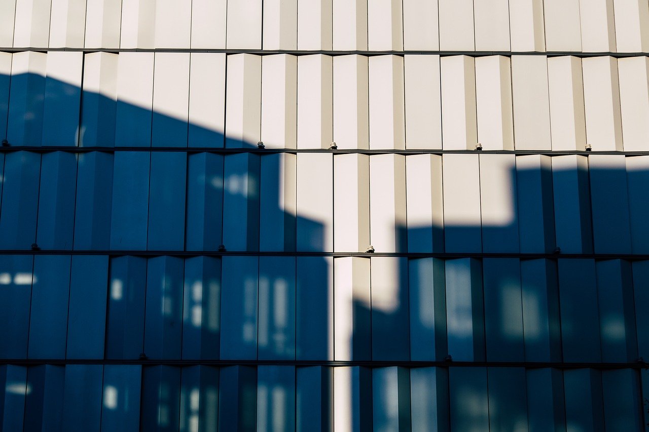 Minimalist architecture at retreats like Piaule Catskill blurs the line between indoor luxury and nature.