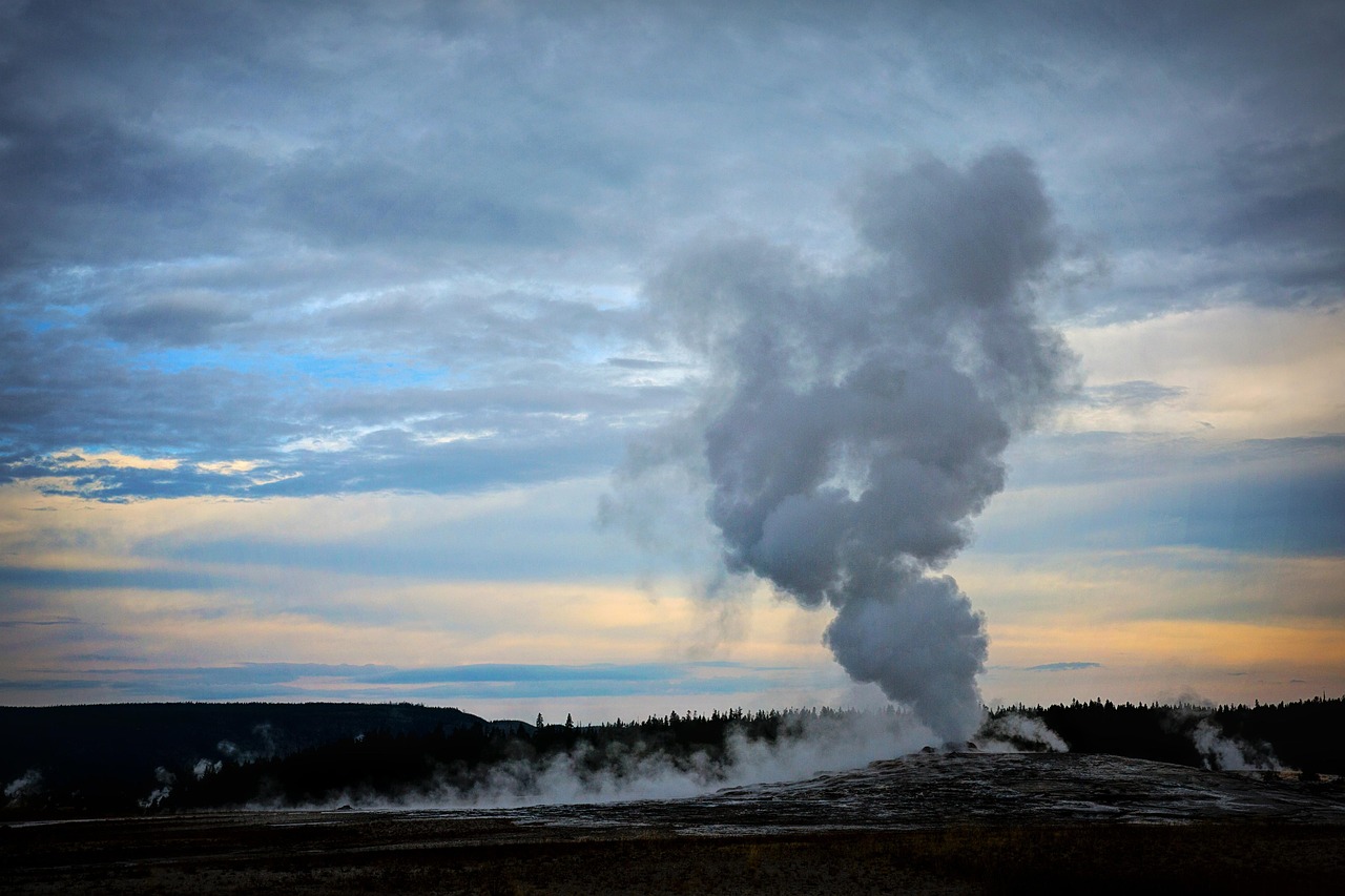 Timing is everything: guides ensure you arrive at Old Faithful with plenty of time to find a seat for the eruption.