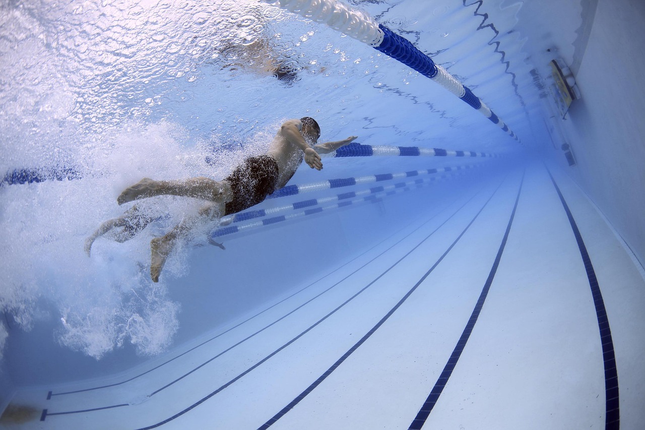 The 2025 fitness trend prioritizes social athletic clubs with expansive, high-end wet suites.
