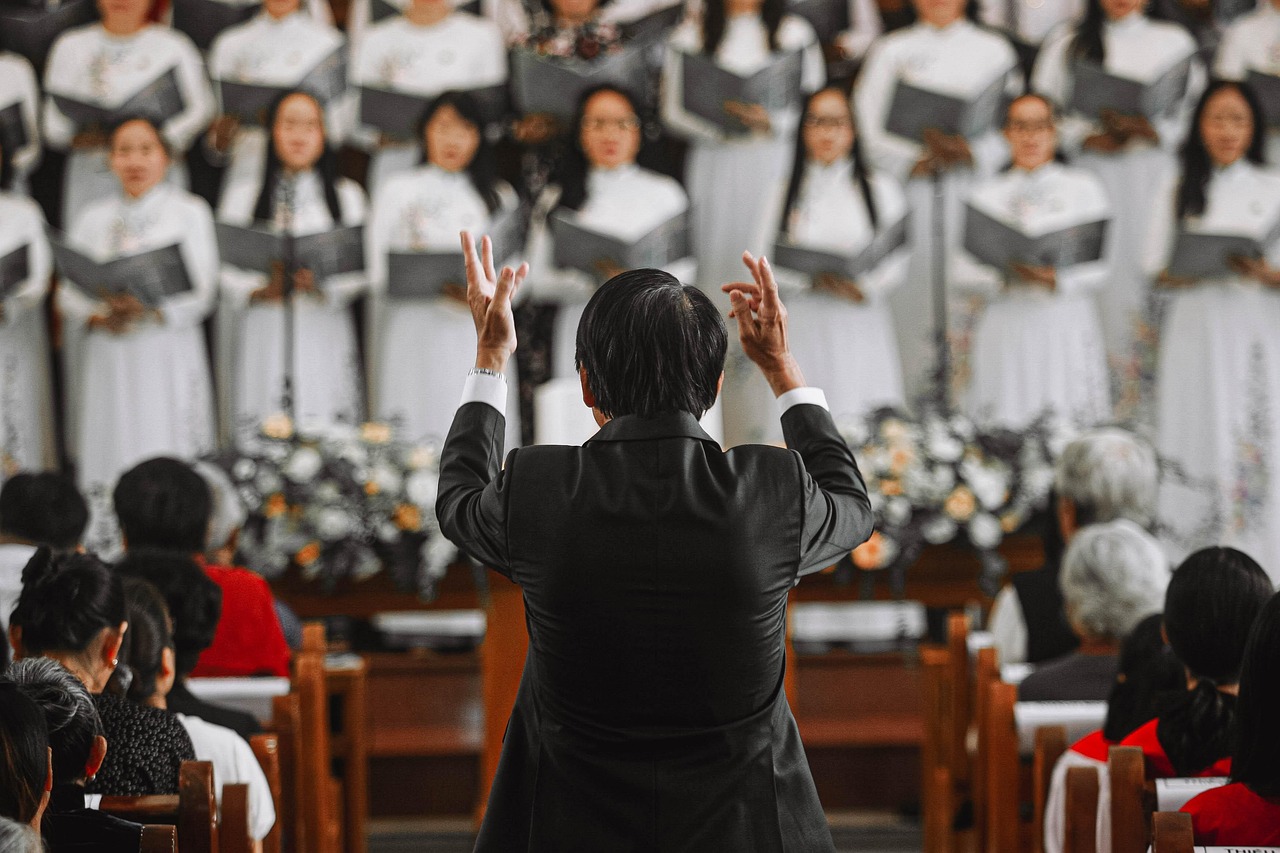 The powerful voices of a local gospel choir bring a unique cultural soul to the wedding ceremony.
