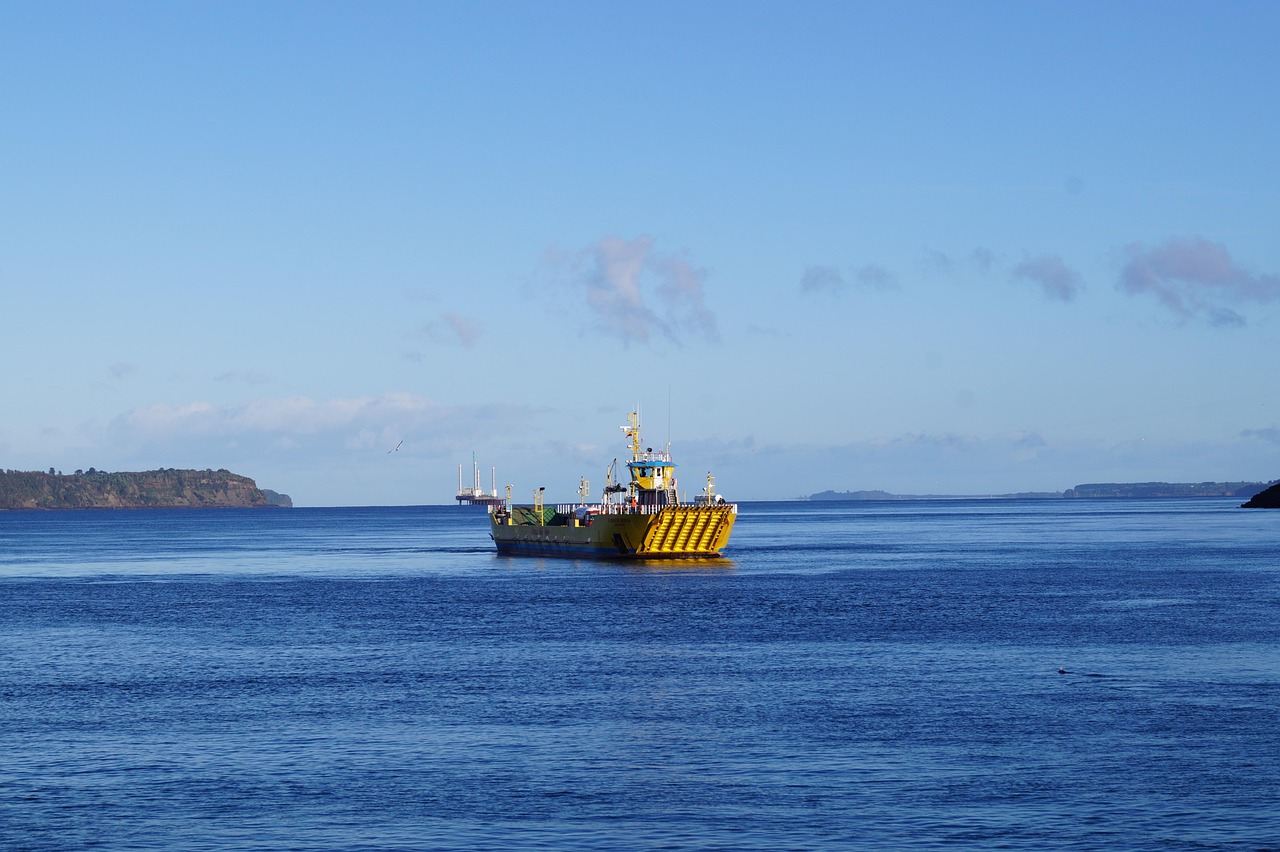 Refugia Chiloé’s futuristic design provides a sharp, beautiful contrast to the raw beauty of the Rilán Peninsula.